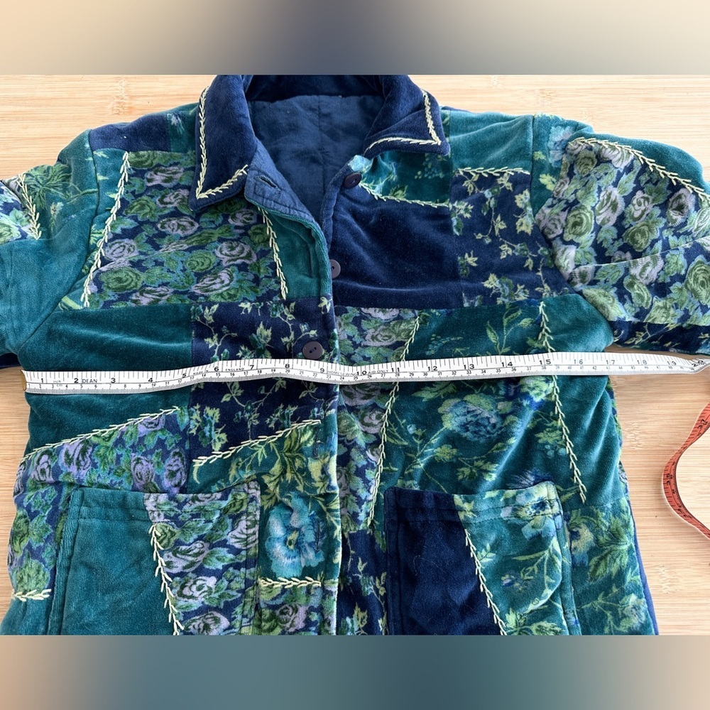 Velour Button Down, Collar Quilted Jacket-Handmade-Lined-Size 5-6 (Measurements) - Picture 9 of 9